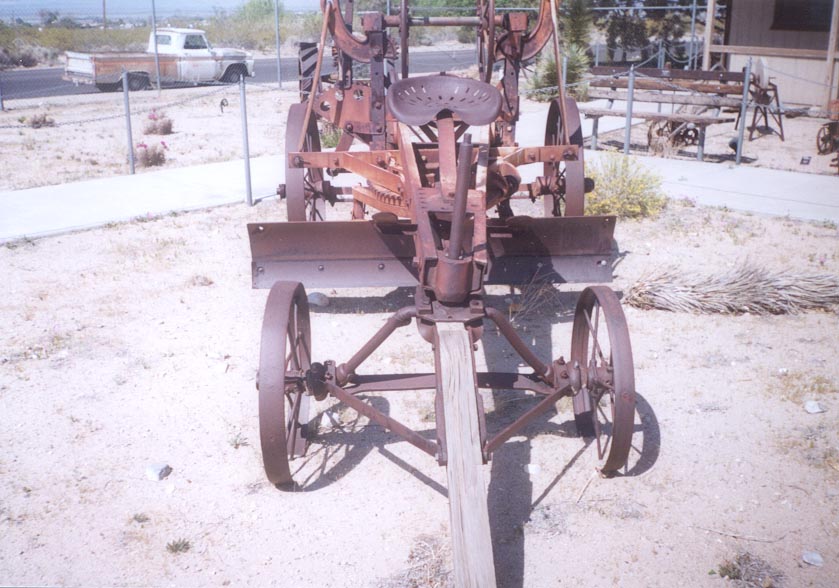 grader.jpg (98516 bytes)