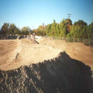 bmx13.jpg (90410 bytes)