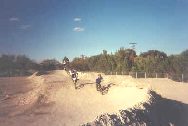 bmx18.jpg (77262 bytes)